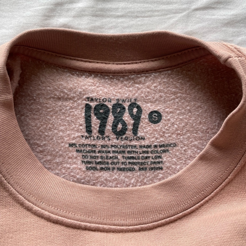 Taylor Swift crewneck 🤍 - Picture 3 of 3